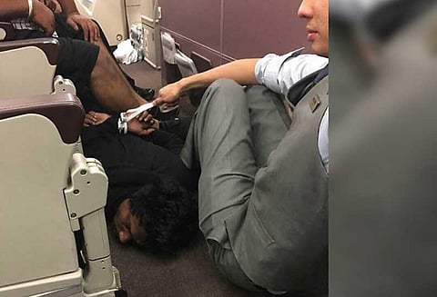 மலேசியா ஏர்லைன்ஸ் விமானி அறைக்குள் நுழைய முயன்ற போதை பயணி