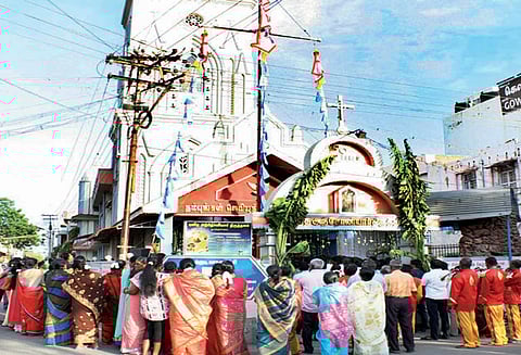 தூத்துக்குடி புனித அந்தோணியார் ஆலய திருவிழா கொடியேற்றத்துடன் தொடங்கியது