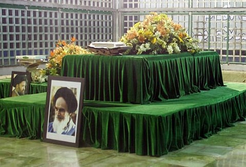 ஈரானில் ருஹொல்லா கொமெய்னி நினைவிடத்தில் தற்கொலை வெடிகுண்டு தாக்குதல்