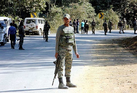காஷ்மீரில் பயங்கரவாதிகள் நடத்திய தாக்குதலில் இளைஞர் பலி