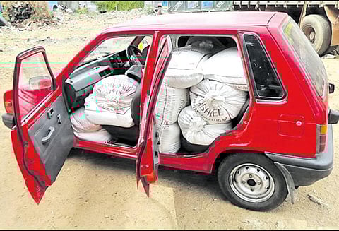 கும்மிடிப்பூண்டி அருகே 700 கிலோ ரேஷன் அரிசி சிக்கியது