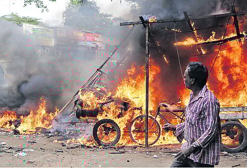 சென்னை புதுப்பேட்டையில் பழைய வாகன உதிரி பாகங்கள் விற்பனை செய்யும் கடையில் தீ விபத்து