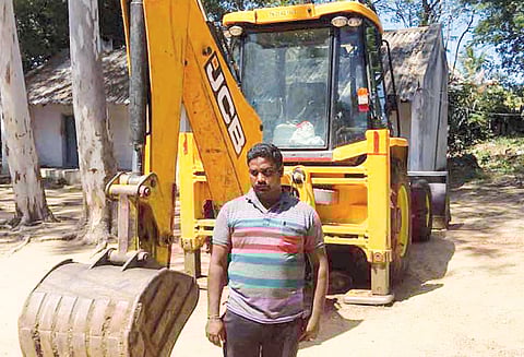 அனுமதி பெறாமல் பாதை அமைத்த பொக்லைன் டிரைவர் கைது