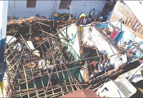 திருச்சியில் 2 வீடுகள் தீப்பிடித்து எரிந்தன ரூ.3 லட்சம் மதிப்பிலான பொருட்கள் சேதம்