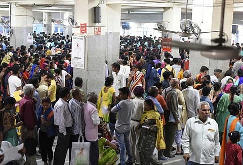 டெல்லி அரசு மருத்துவமனையின் அலட்சியம்: இறந்ததாக கூறப்பட்ட குழந்தைக்கு உயிர் இருந்தது