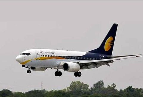 விமானத்தில் பிறந்த குழந்தைக்கு ஆயுள் முழுவதும் இலவச பயணம்: ஜெட் ஏர்வேஸ் அறிவிப்பு