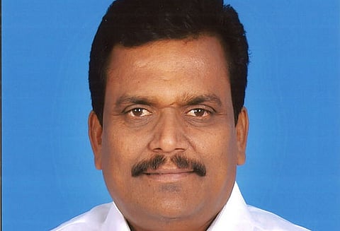 சட்டசபையில் இருந்து தினகரன் ஆதரவாளர் தங்கதமிழ் செல்வன் வெளிநடப்பு தி.மு.க வரவேற்பு