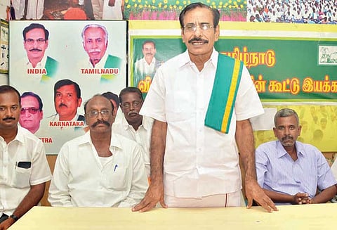 விவசாயிகளின் வங்கிக்கடன்களை ரத்து செய்ய சட்டசபையில் எம்.எல்.ஏ.க்கள் குரல் கொடுக்க வேண்டும்