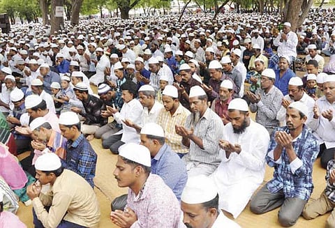 ரம்ஜான் சிறப்பு தொழுகை பல்லாயிரக்கணக்கானோர் பங்கேற்பு