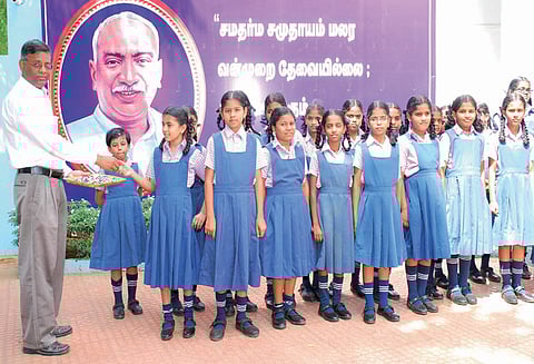 115–வது பிறந்தநாள் விழா: காமராஜர் சிலைக்கு மாலை அணிவித்து மரியாதை