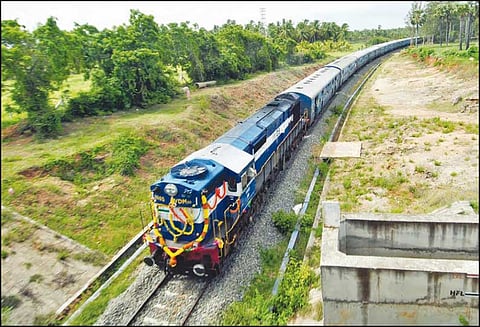 போத்தனூர்-பொள்ளாச்சி இடையே பயணிகள் ரெயில் போக்குவரத்து தொடங்கியது