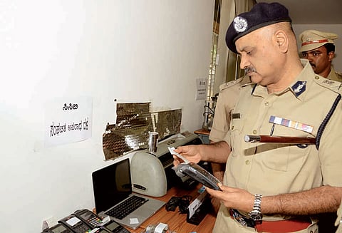 போலி ‘கிரெடிட்’, ‘டெபிட்’ கார்டுகள் தயாரித்து நூதன முறையில் மோசடி