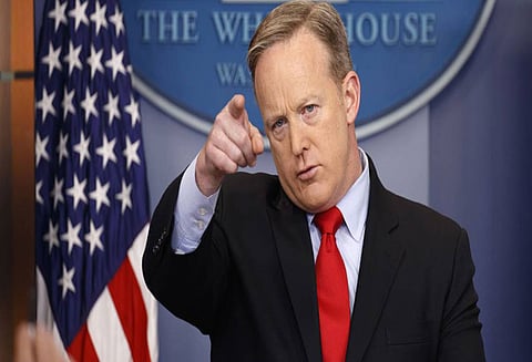 வெள்ளை மாளிகை ஊடக செயலர் பதவியிலிருந்து ஸ்பைசர் விலகல்