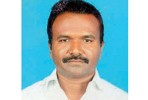 பெயிண்டர் கத்தியால் குத்திக்கொலை லாரி டிரைவர் கைது