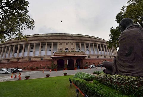 அவை நடவடிக்கையை செல்போனில் படம் பிடித்த அனுராக் தாகூருக்கு சுமித்ரா மகாஜன் கடும் எச்சரிக்கை