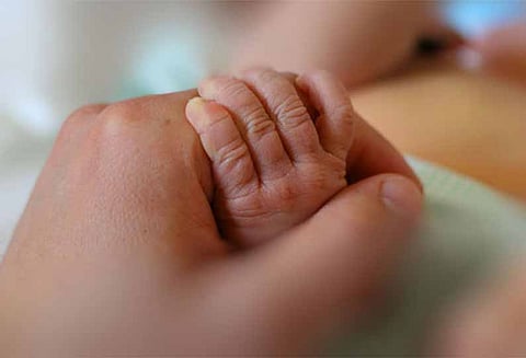 பாலியல் பலாத்காரத்தால் பிறந்த குழந்தையை உயிரோடு புதைத்த 16 வயது சிறுமி