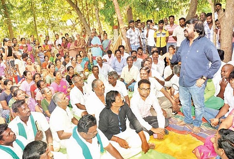 காவிரியில் தண்ணீர் கேட்பதை தடுக்க டெல்டா பகுதியை பாலைவனமாக்கும் முயற்சிகள் தொடர்கிறது