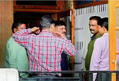 கிலானியின் உதவியாளார் பாகிஸ்தானுக்கு ரகசிய தகவல்களை அனுப்பியது அம்பலம்