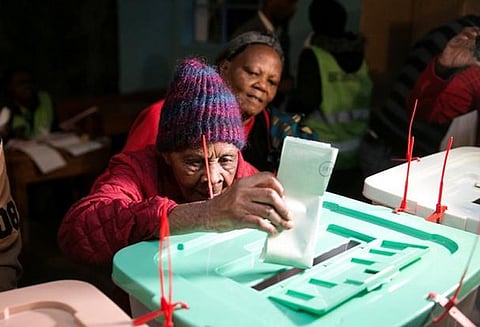 கென்ய அதிபருக்கு ஆதரவாக காத்திருந்து முதல் ஆளாக வாக்களித்த 102 வயது மூதாட்டி