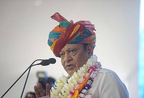 காங்கிரஸில் இருந்து நீக்கப்பட்ட 7 எம்.எல்.ஏ.க்கள் ராஜினாமா, பா.ஜனதாவில் இணைகிறார்கள்