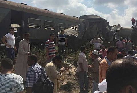 எகிப்து நாட்டில் இரு ரெயில்கள் நேருக்கு நேர் பயங்கர மோதல் 36 பேர் பலி 123 பேர் படுகாயம்