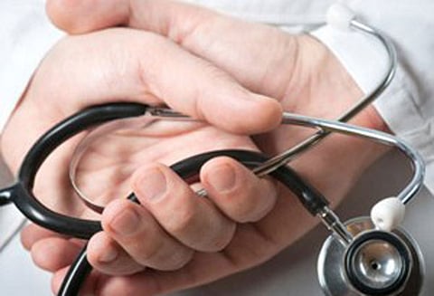 5-ம் வகுப்பு வரை படித்து விட்டு சிகிச்சை அளித்தவர்: 17 ஆண்டுகளாக கிளினிக் நடத்திய போலி டாக்டர் கைது