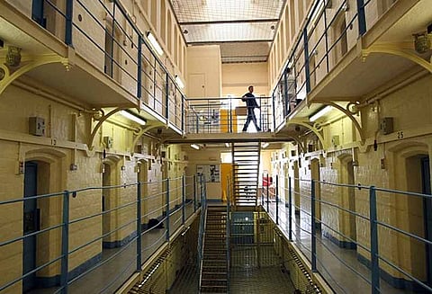 பெண்கள் உள்பட 7 ஆயிரம் இந்தியர்கள் வெளிநாடு சிறைகளில் தவிப்பு