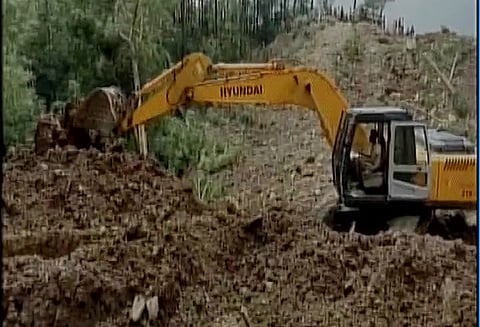 இமாச்சல பிரதேசத்தில் பயங்கர நிலச்சரிவு; 8 பேர் உயிரிழப்பு, இரு பேருந்துகள் சிக்கியது