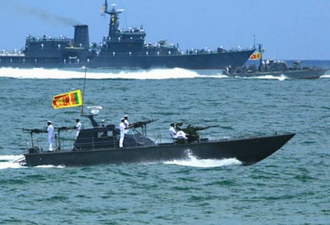 எல்லை தாண்டி வந்து மீன்பிடித்ததாக கூறி தமிழக மீனவர்கள் 4 பேர் சிறைபிடிப்பு