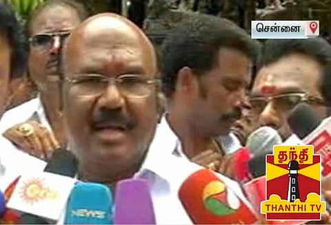 ஆட்சிக்கு எதிராக யார் சதி செய்தாலும் வரலாற்றில் எட்டப்பராக சித்தரிக்கப்படுவார்கள்- அமைச்சர் ஜெயக்குமார்