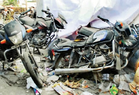 மாதவரத்தில் மதுவிலக்கு வழக்குகளில் சிக்கிய வாகனங்கள் ரூ.85 ஆயிரத்துக்கு ஏலம்