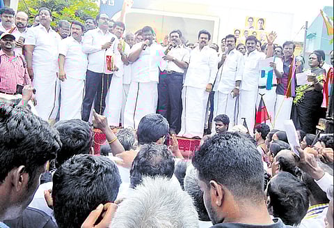 வறட்சியால் மக்கள் வெளி மாநிலங்களுக்கு செல்லும் நிலை உருவாகி உள்ளது திருமாவளவன் பேச்சு