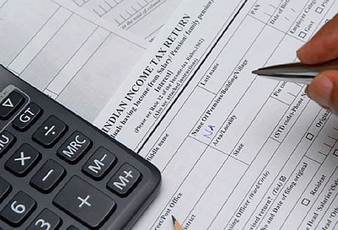 வருமான வரி கணக்கில் மோசடி மூவர் கைது