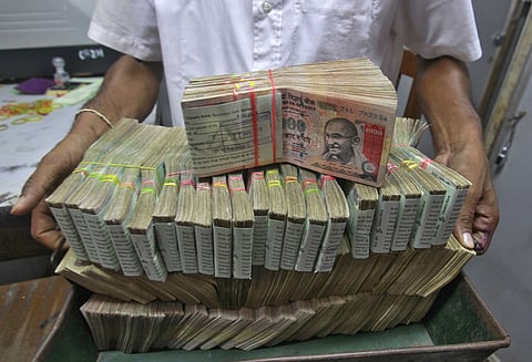 ரூ 1 கோடி மதிப்பிற்கு செல்லாத நோட்டுக்கள் வைத்திருந்த ஆறு பேர் கைது