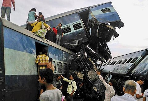 உ.பி. ரயில் விபத்து தீவிரவாதச் செயலா? காவல் துறை ஆய்வு