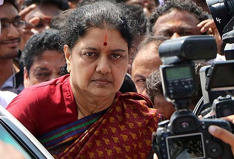 சசிகலாவின் மறுசீராய்வு மனு மீது இன்று விசாரணை