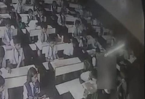 உள்ளேன் அம்மா சொல்லாத குழந்தையை 40 முறை கன்னத்தில் அறைந்த கொடூர ஆசிரியை