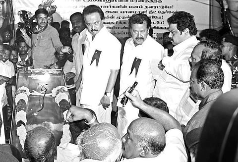 மாணவி அனிதா உடலுக்கு மு.க.ஸ்டாலின் அஞ்சலி