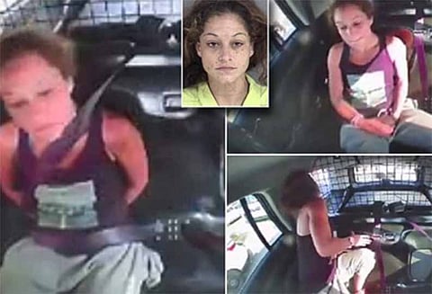 விலங்கை கழற்றி போலீஸ் வாகனத்தை திருடி சென்ற இளம் பெண் - வீடியோ