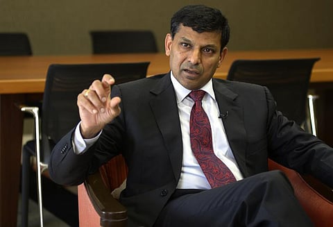 மார்த்தட்டும் முன் 8-10 சதவீத வளர்ச்சியை இந்தியா அடையட்டும் - ரகுராம் ராஜன்