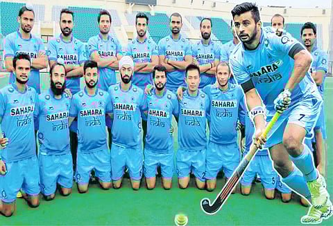 அட்டகாச ஆக்கி நாயகர்!