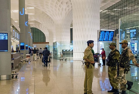 விமானங்கள், ரெயில் நிலையங்களில் ரசாயன தாக்குதலை நடத்த பயங்கரவாதிகள் சதிதிட்டம்