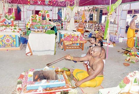 ஸ்ரீரங்கத்தில் காவிரி மகா புஷ்கர 2-வது நாள் விழா பக்தர்கள் புனித நீராடினார்கள்