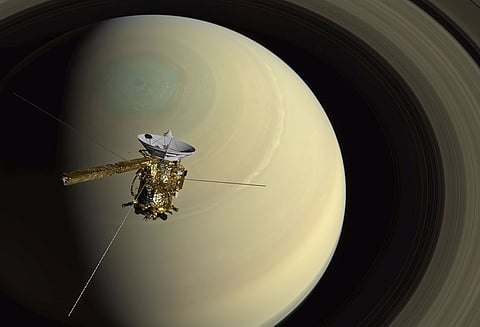 சனிக்கிரகத்தை ஆய்வு செய்து வந்த காசினி விண்கலம் தனது செயல்பாட்டை இன்று நிறுத்துகிறது