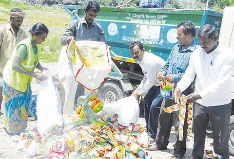 ரூ.1½ லட்சம் மதிப்பிலான புகையிலை- காலாவதியான உணவு பொருட்கள் அழிப்பு
