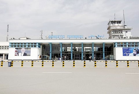 காபூல் விமான நிலையத்தில் ராக்கெட் குண்டுகள் மூலம் பயங்கரவாதிகள் தாக்குதல்