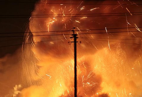 உக்ரைன் ராணுவ வெடிமருந்து கிடங்கில் தீ: ஆயிரக்கணக்கான மக்கள் வெளியேற்றம்