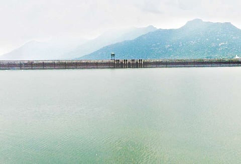 வினாடிக்கு 33,569 கனஅடி தண்ணீர் வருகிறது: மேட்டூர் அணை நீர்மட்டம் ஒரே நாளில் 3 அடி உயர்வு