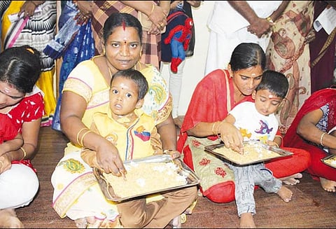 பெரம்பலூரில் கோவில்கள்-மழலையர் பள்ளிகளில் விஜயதசமி விழா