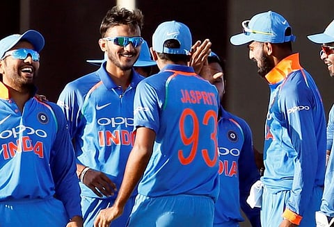 அக்ஷர் படேல் இரு விக்கெட்களை வீழ்த்தியது ஆஸ்திரேலியாவிற்கு இழப்பு!